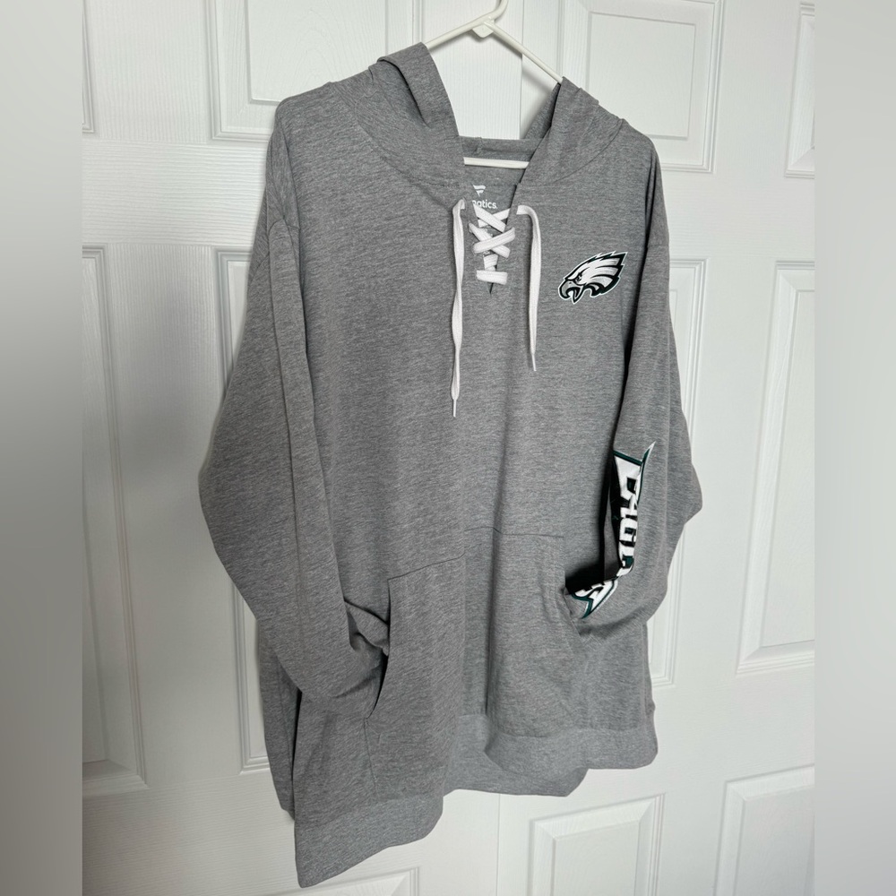 NEW WITH TAGS Women’s Philadelphia Eagles Football lace up hoodie